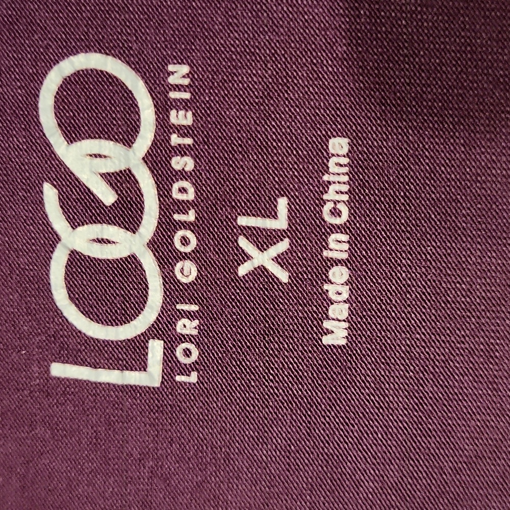 LOGO V-Neck Top - Picture 2 of 4